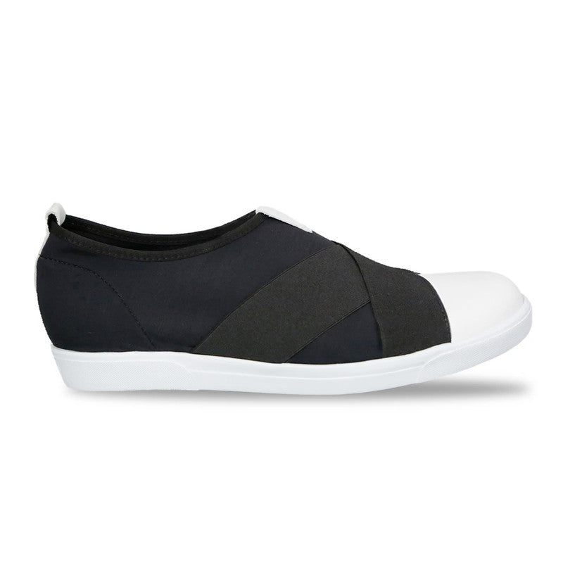 Munro Women’s Anjela Black Fabric/White Tip