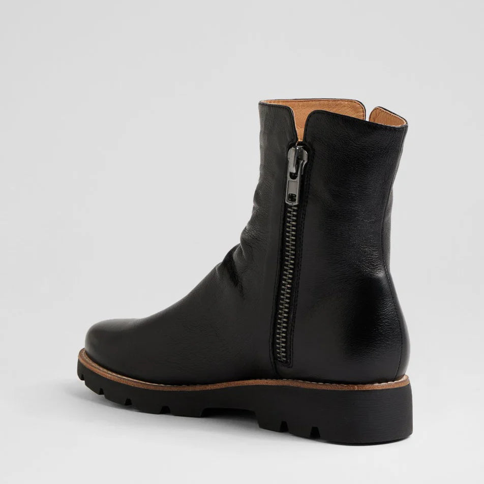 Django &amp; Juliette Women's Dixeya-Dj Black Leopard Leather Fur