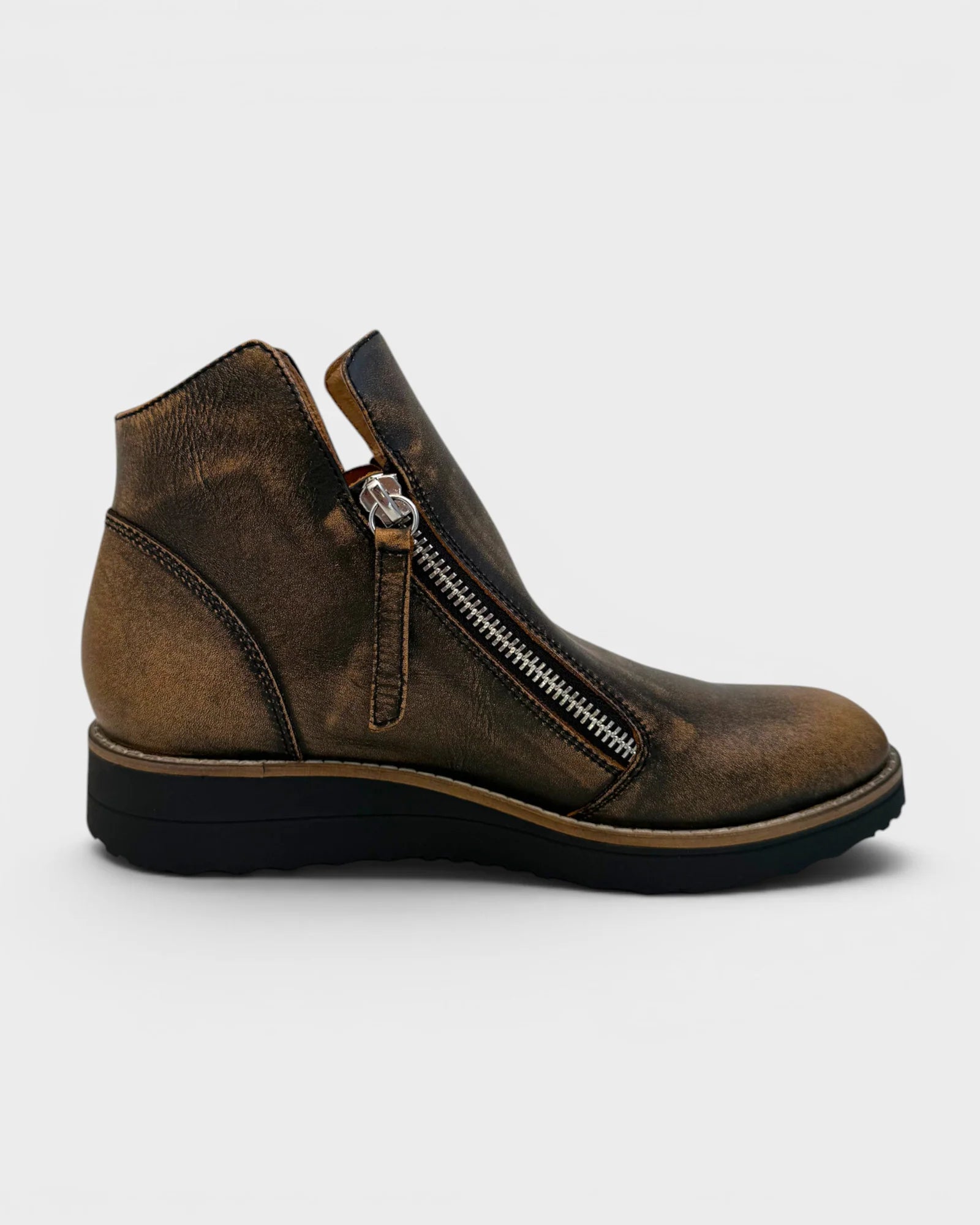 Django &amp; Juliette Women's OHMY Black/Cognac Leather