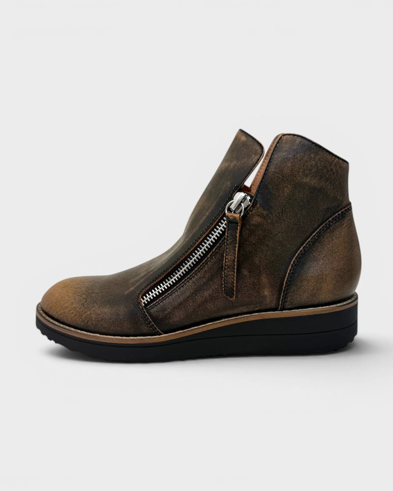 Django &amp; Juliette Women's OHMY Black/Cognac Leather