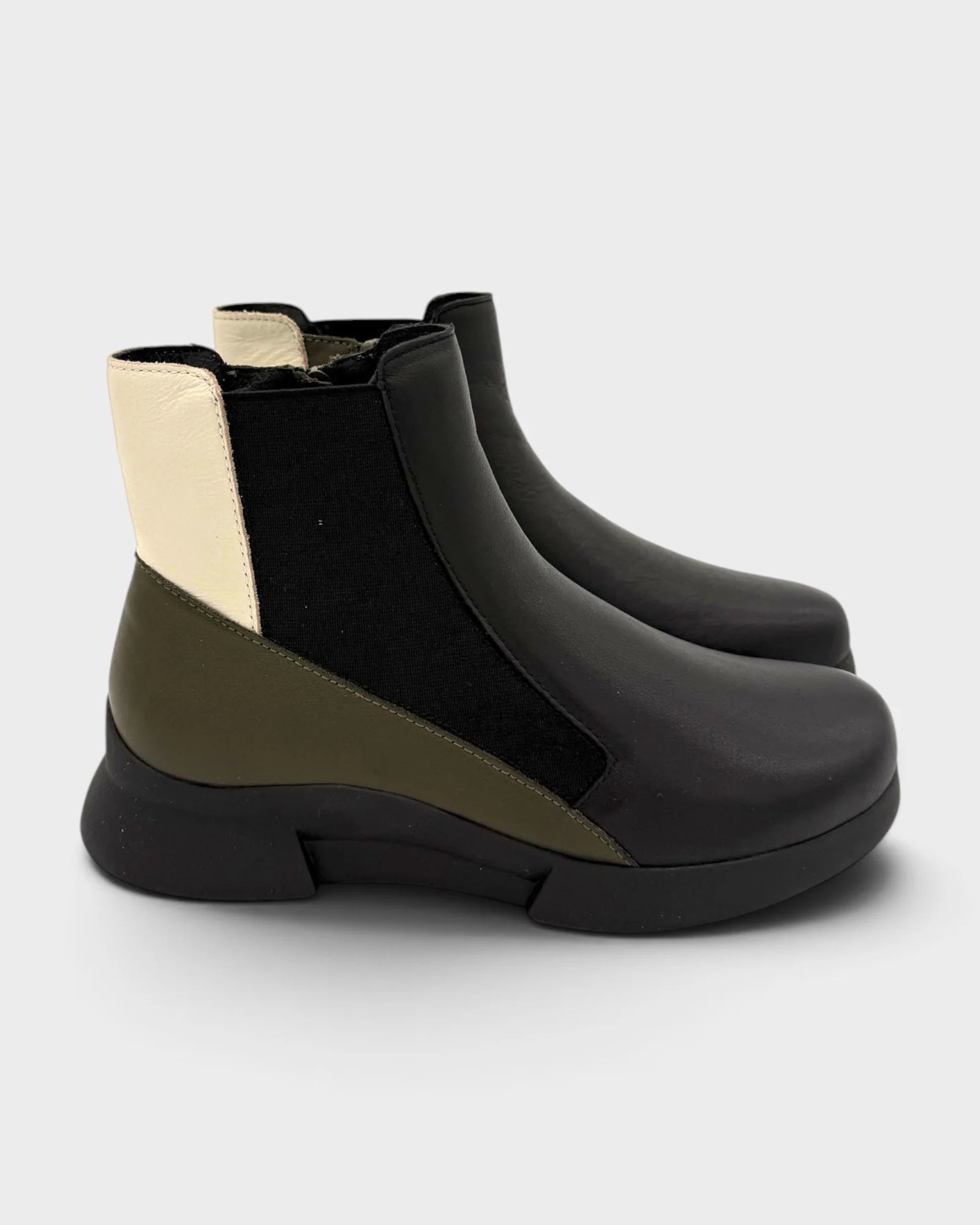 Roamers Women’s Holly Black Multi