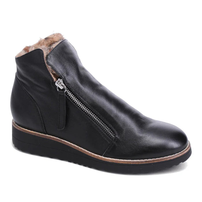 Django &amp; Juliette Women's Opal Black Leopard Leather Fur