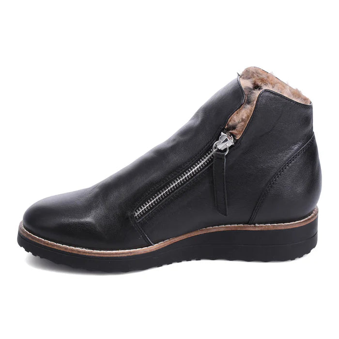 Django &amp; Juliette Women's Opal Black Leopard Leather Fur